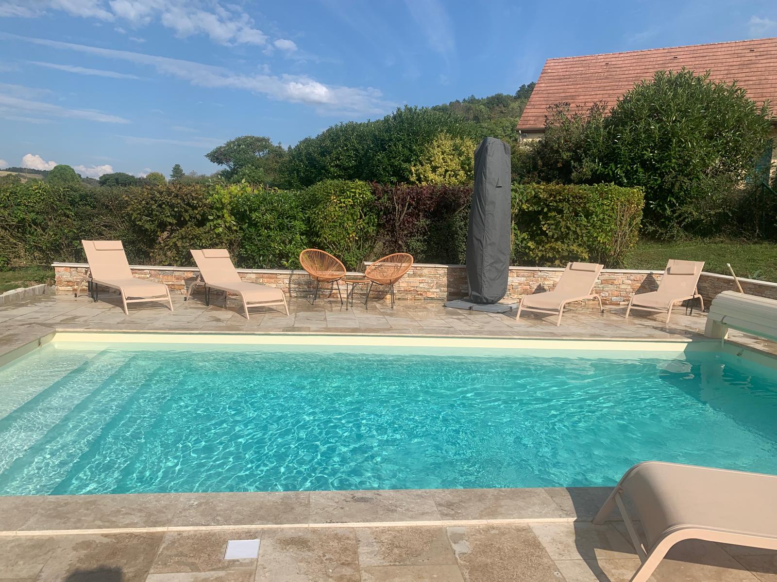 Piscine béton avec liner beige